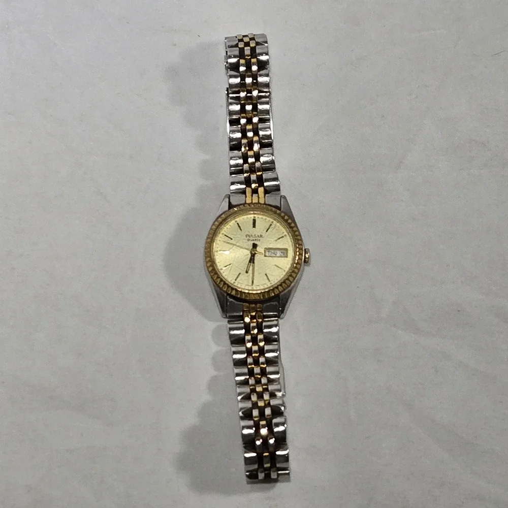 Vintage Pulsar Womens Presidential Two Tone‎ Watch Keeps Time/Day/Date 92081